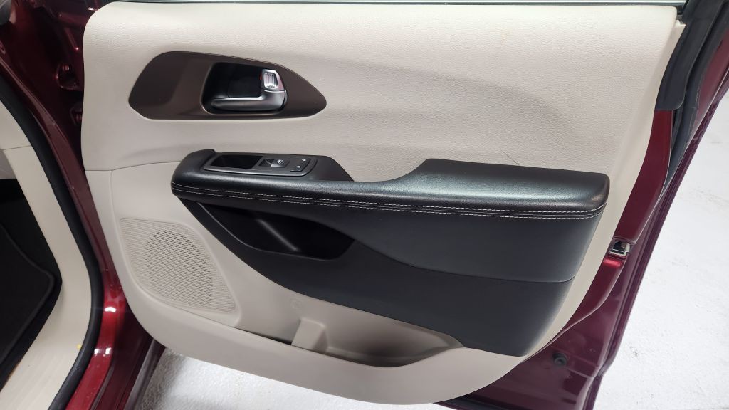 2021 Chrysler Voyager Image 34