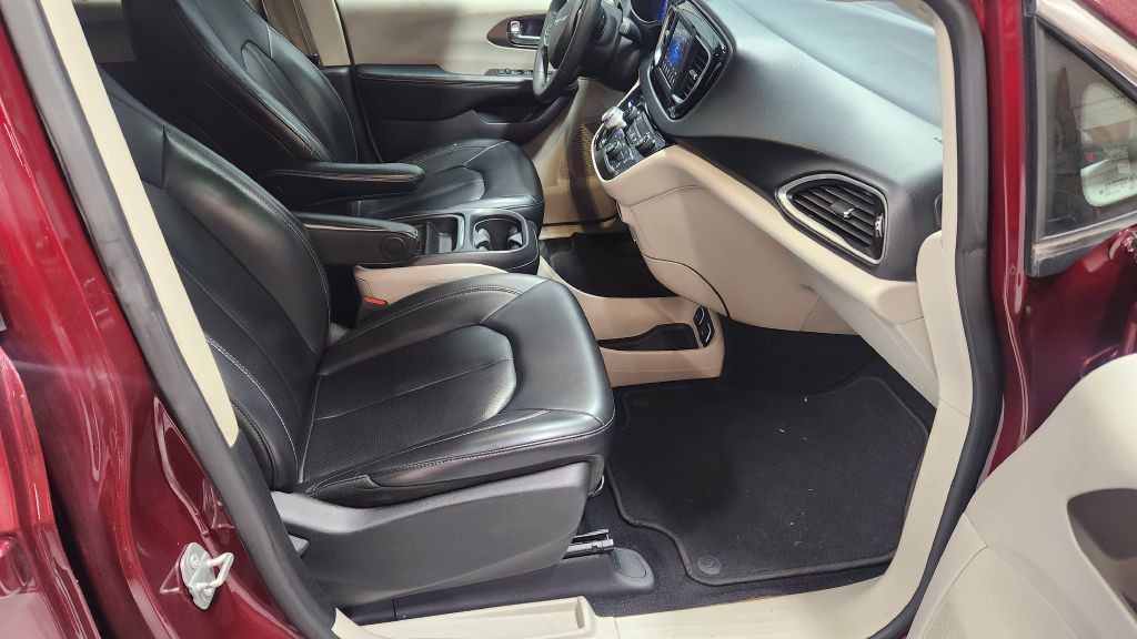 2021 Chrysler Voyager Image 35