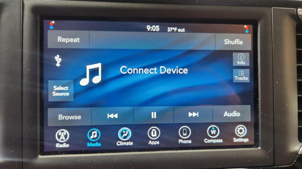 2021 Chrysler Voyager Image 40