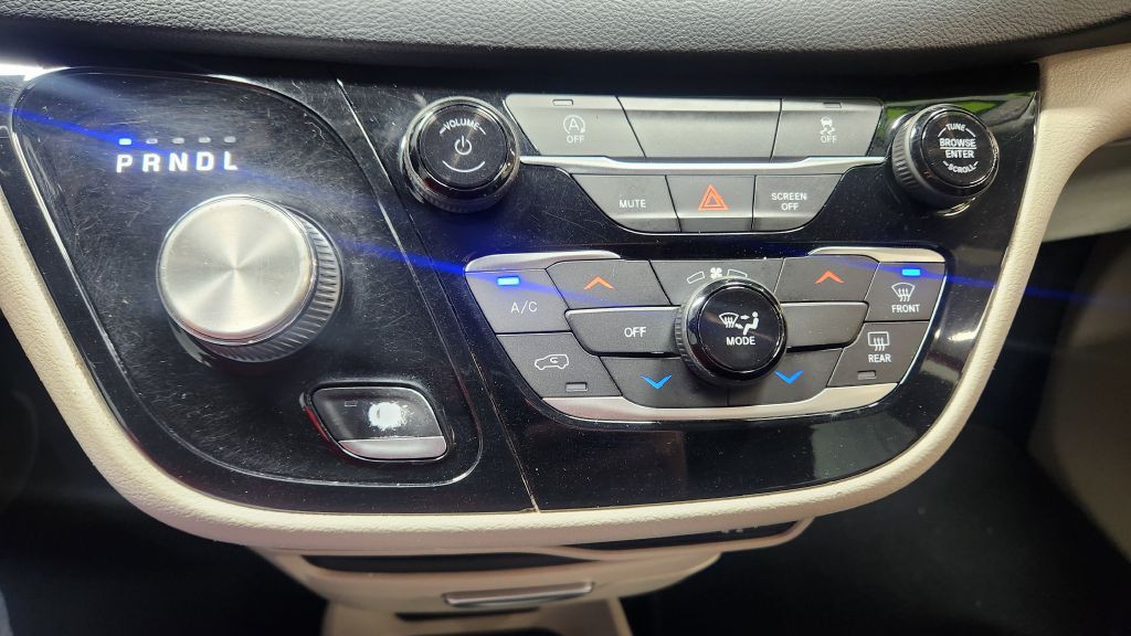 2021 Chrysler Voyager Image 47