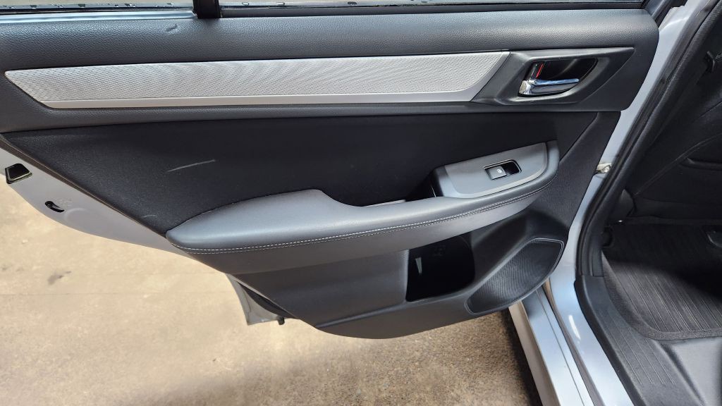 2015 Subaru Legacy Image 8