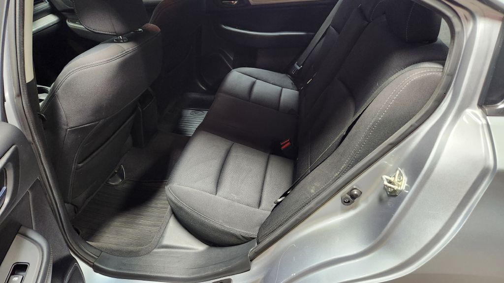 2015 Subaru Legacy Image 9
