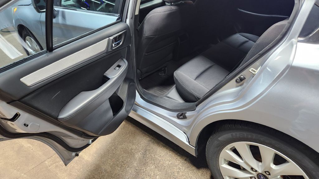 2015 Subaru Legacy Image 10