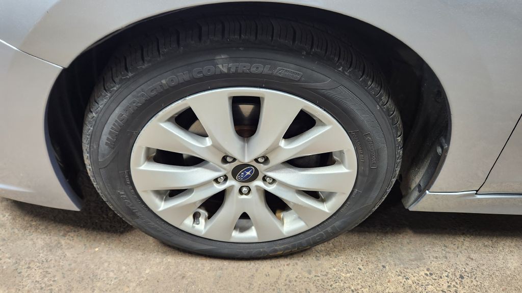 2015 Subaru Legacy Image 24