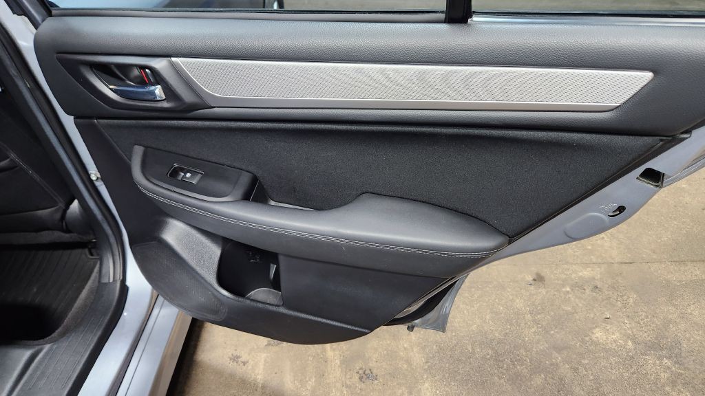 2015 Subaru Legacy Image 33