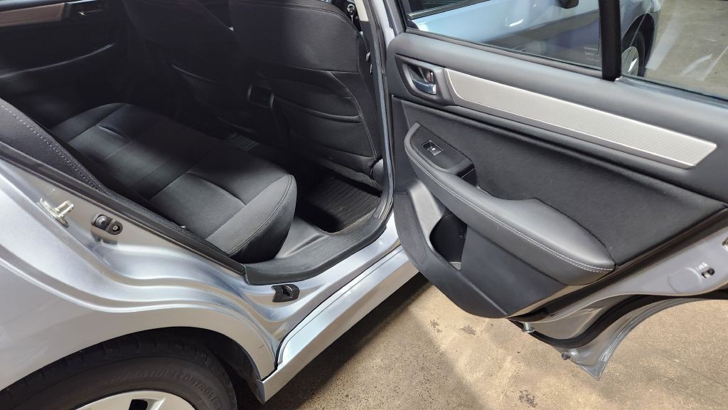 2015 Subaru Legacy Image 35