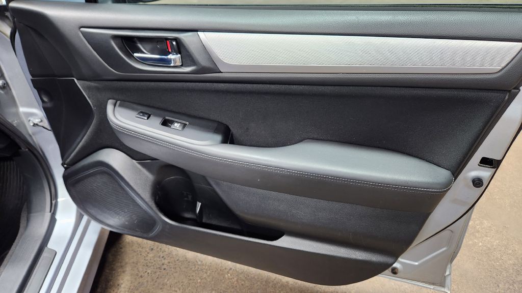 2015 Subaru Legacy Image 37