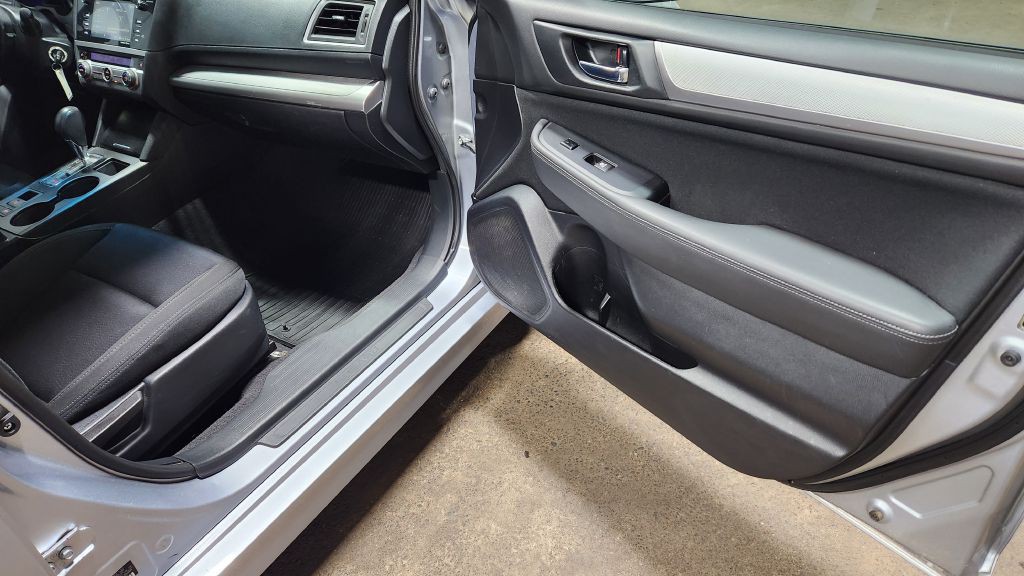 2015 Subaru Legacy Image 39