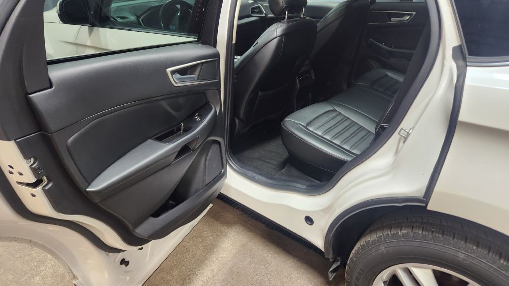 2017 Ford Edge Image 13