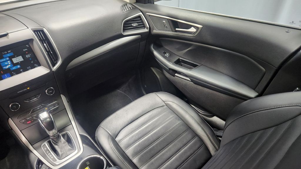 2017 Ford Edge Image 18