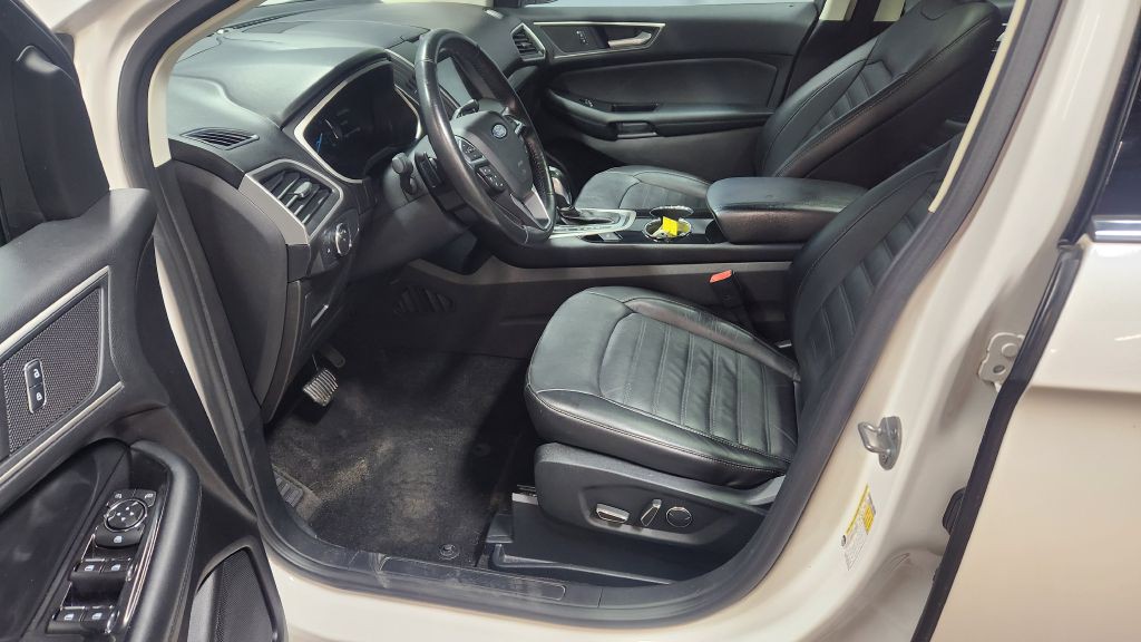 2017 Ford Edge Image 20