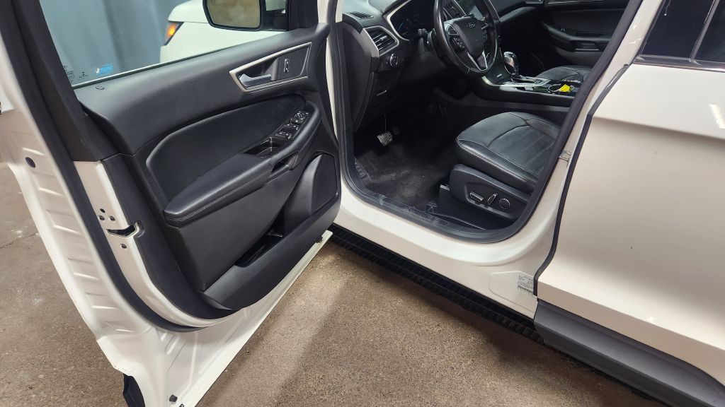 2017 Ford Edge Image 21