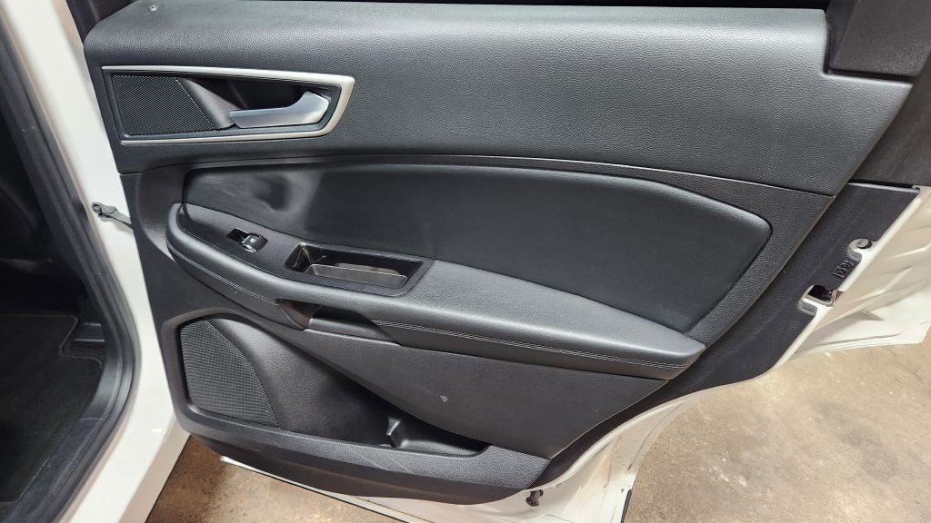 2017 Ford Edge Image 38