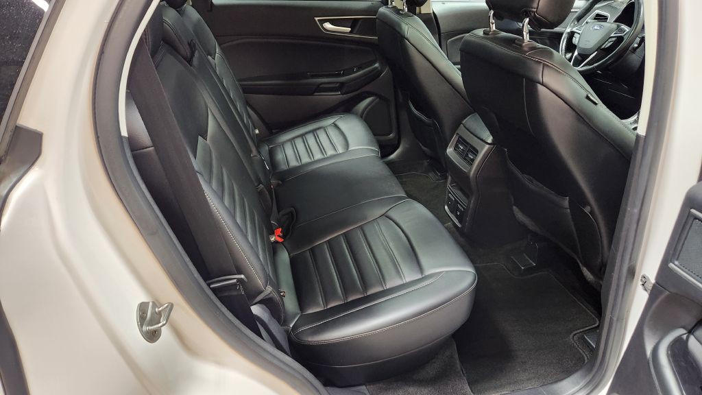 2017 Ford Edge Image 39