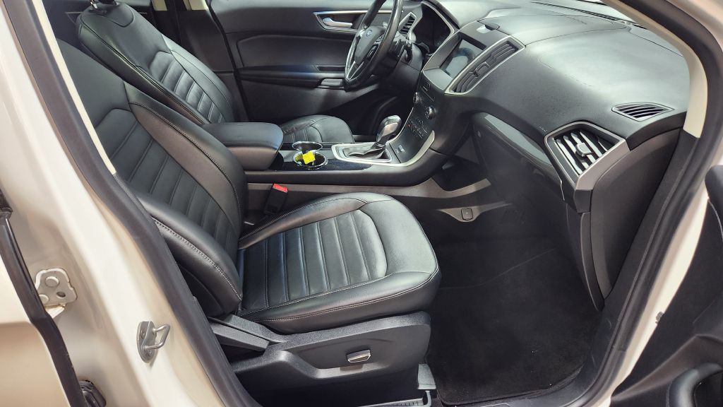 2017 Ford Edge Image 43