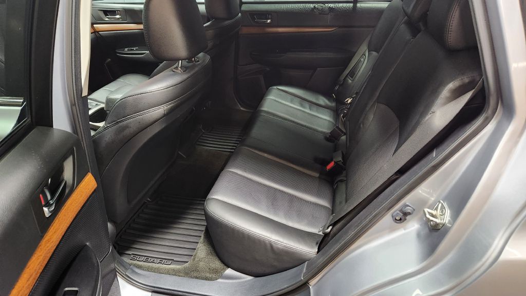 2013 Subaru Outback Image 12