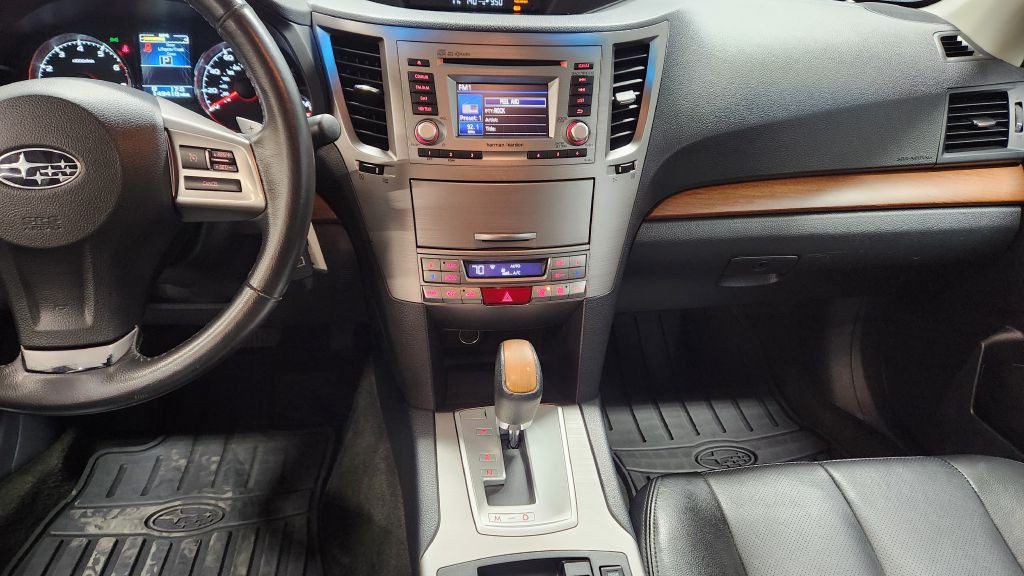 2013 Subaru Outback Image 17