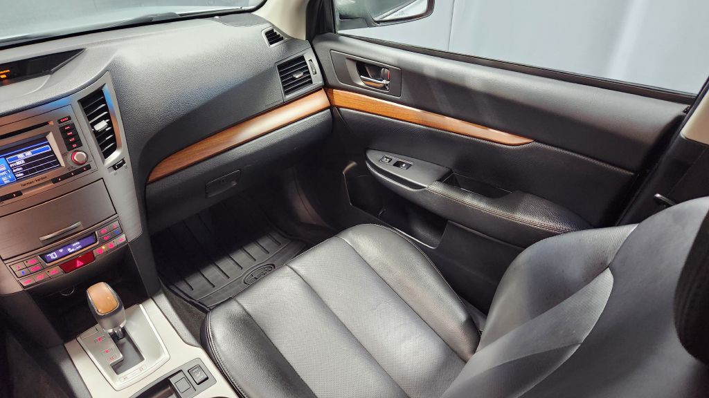 2013 Subaru Outback Image 18
