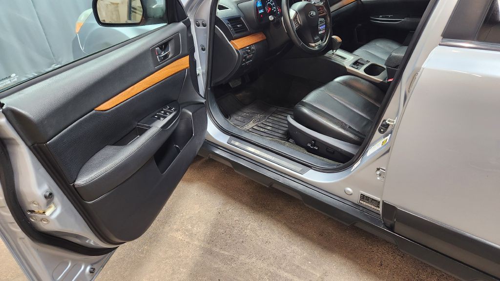 2013 Subaru Outback Image 21