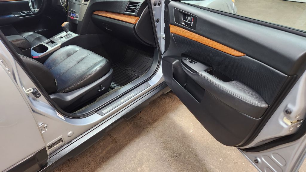 2013 Subaru Outback Image 45