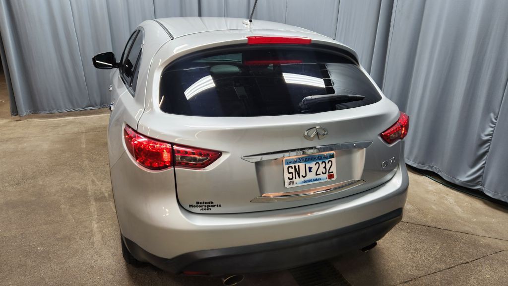 2017 INFINITI QX70 Image 4