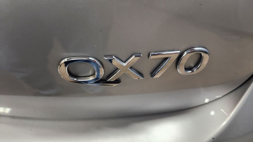 2017 INFINITI QX70 Image 5