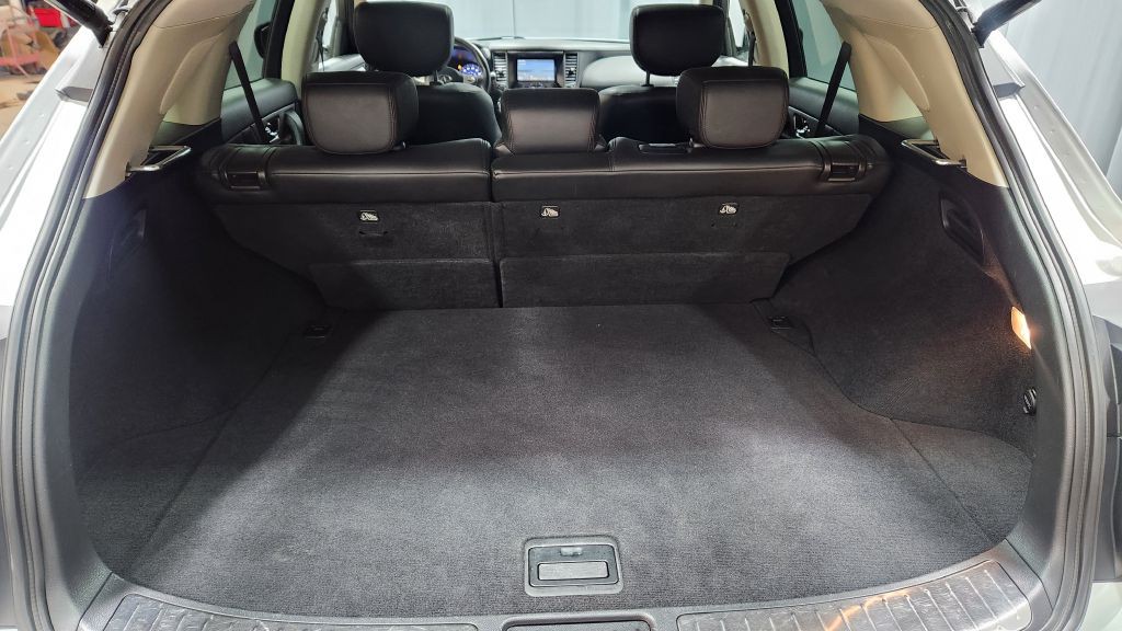 2017 INFINITI QX70 Image 6