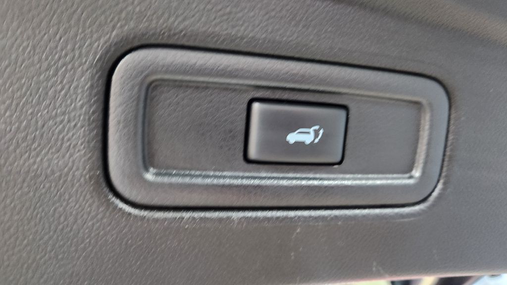 2017 INFINITI QX70 Image 9