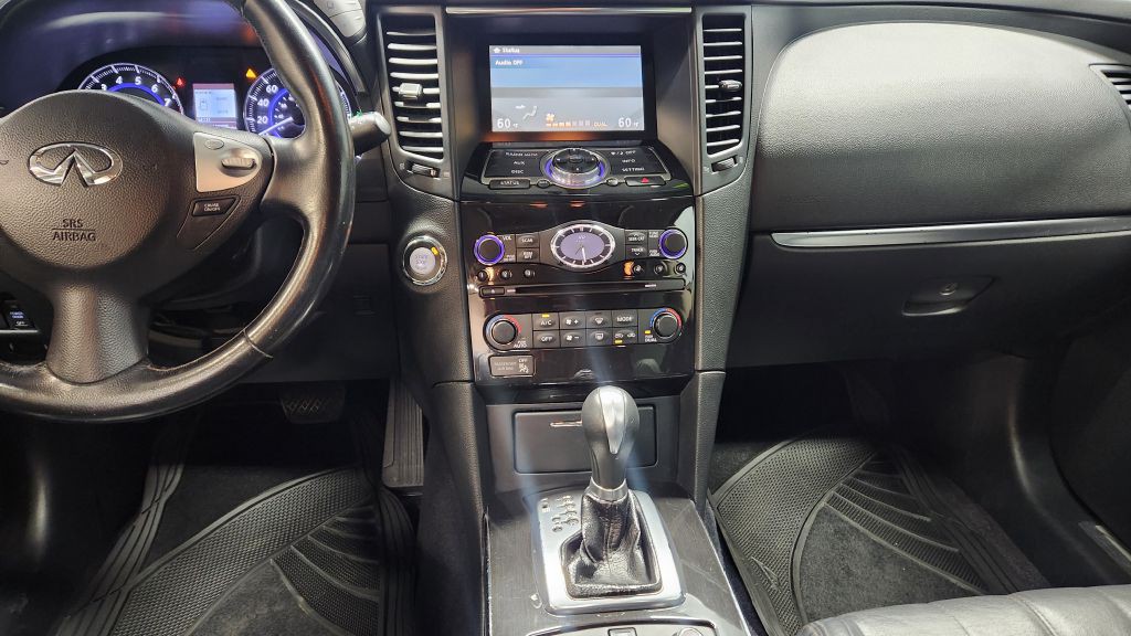2017 INFINITI QX70 Image 15