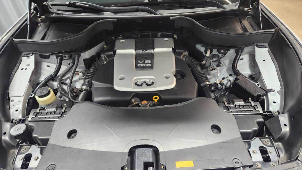 2017 INFINITI QX70 Image 27