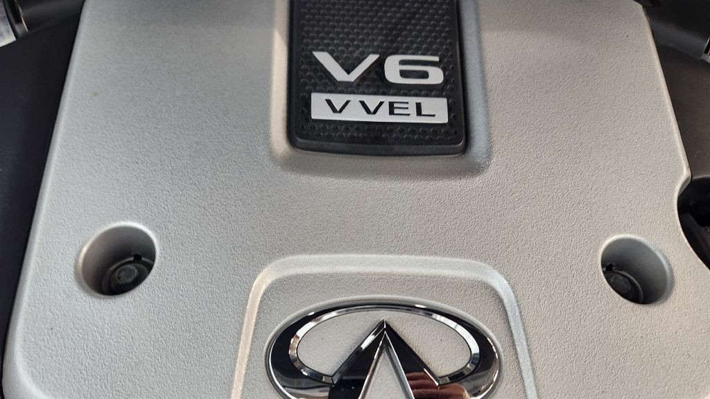2017 INFINITI QX70 Image 28