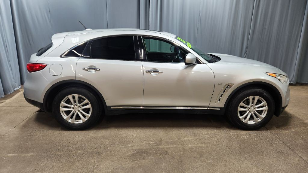 2017 INFINITI QX70 Image 29