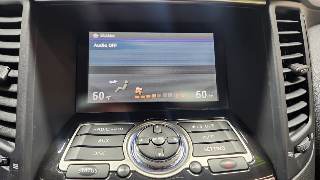 2017 INFINITI QX70 Image 46