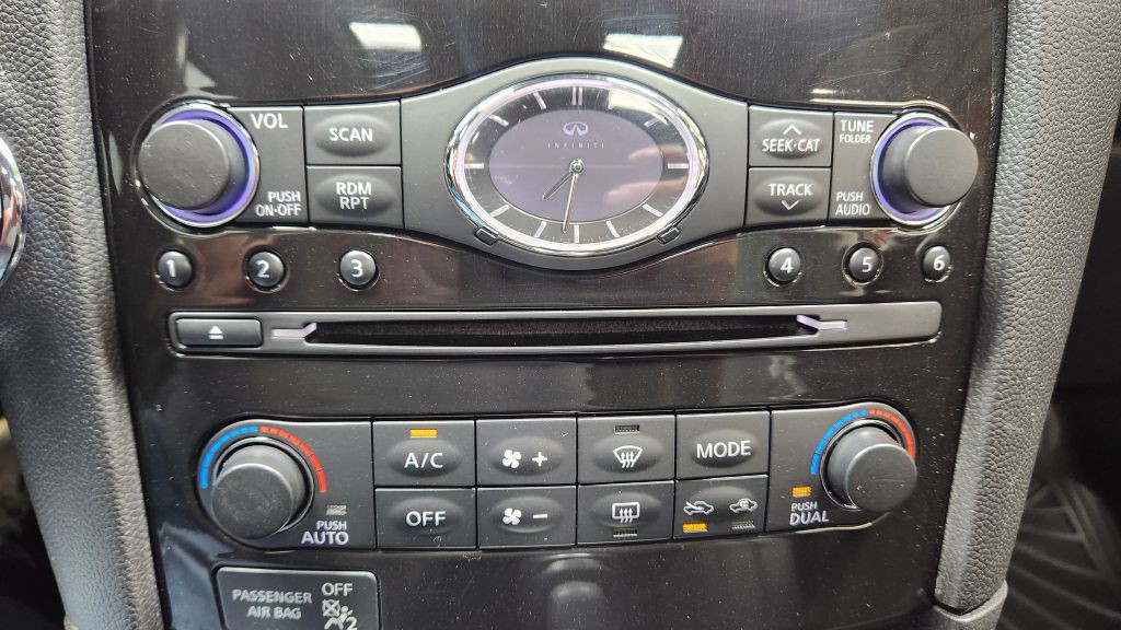 2017 INFINITI QX70 Image 47