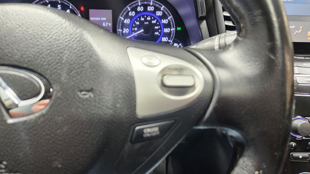 2017 INFINITI QX70 Image 53