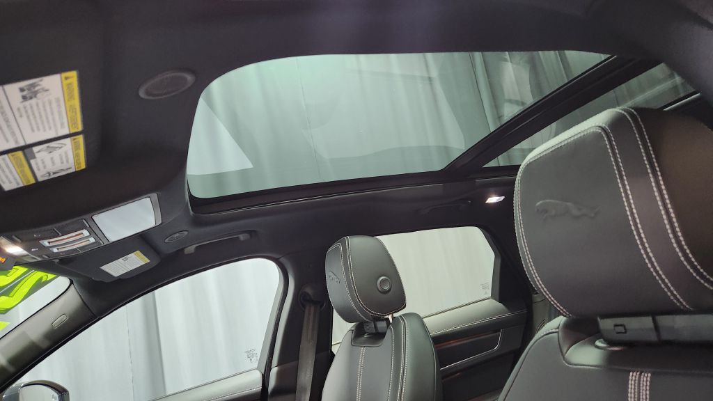 2025 Jaguar F-PACE Image 24