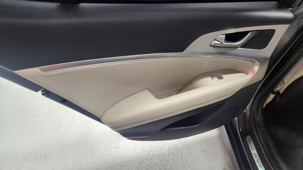 2019 Genesis G70 Image 9