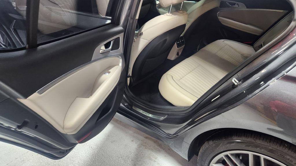 2019 Genesis G70 Image 11