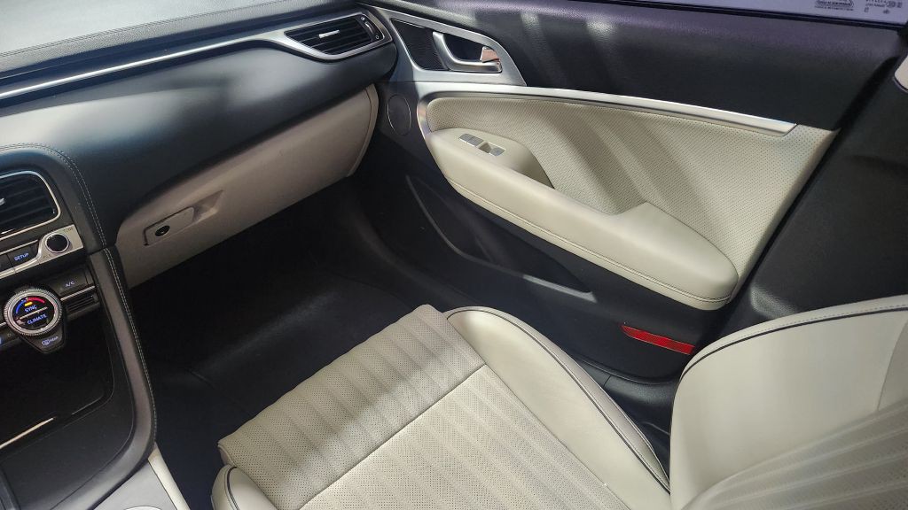 2019 Genesis G70 Image 15