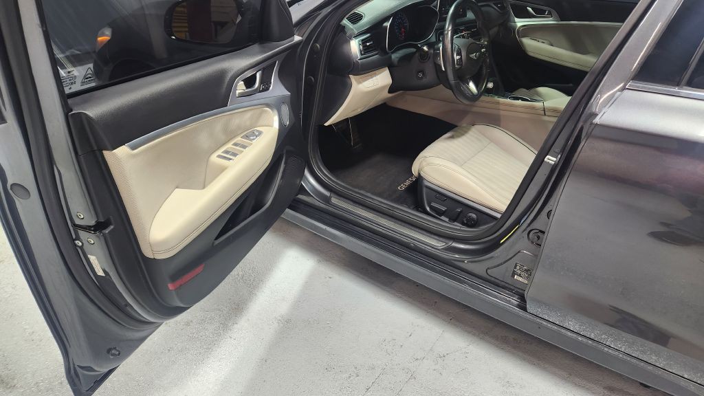2019 Genesis G70 Image 19