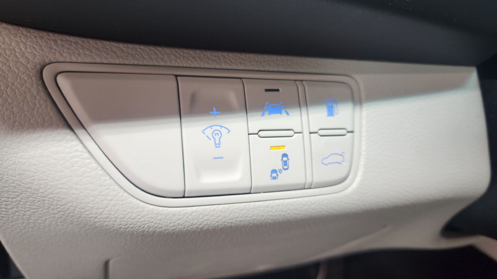 2019 Genesis G70 Image 24