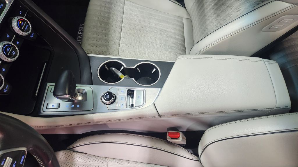 2019 Genesis G70 Image 25