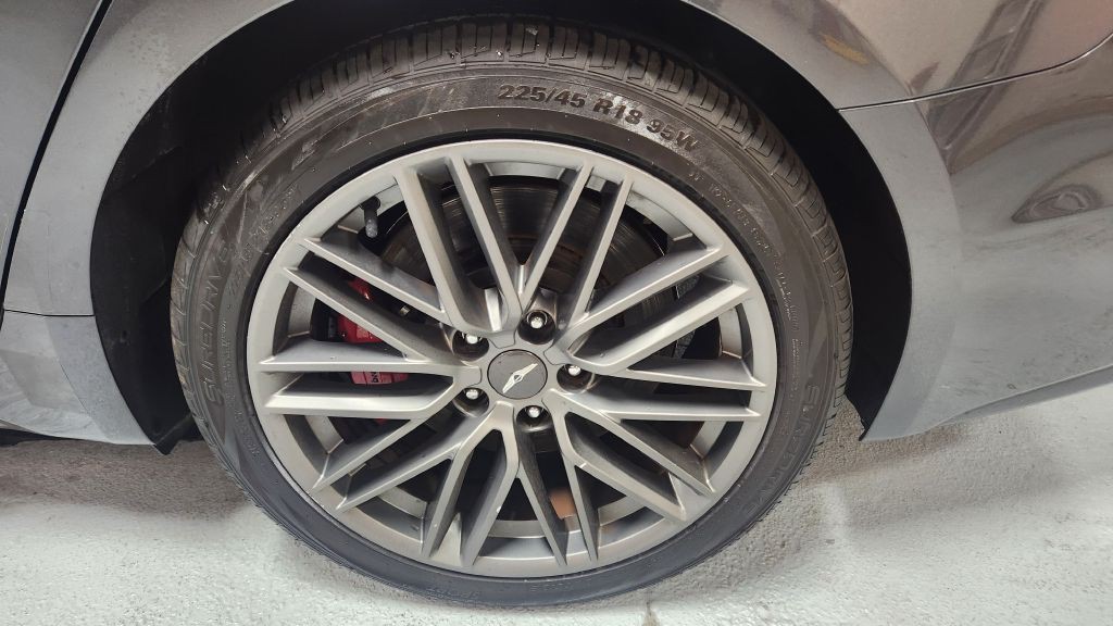 2019 Genesis G70 Image 26