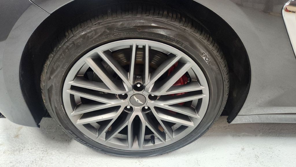 2019 Genesis G70 Image 27