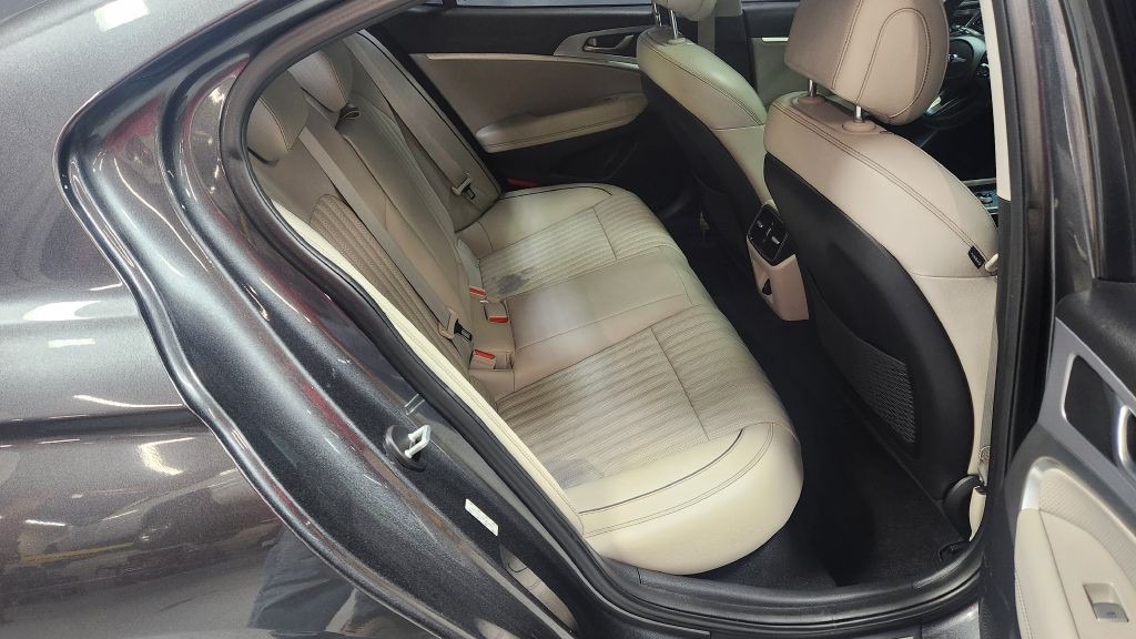 2019 Genesis G70 Image 40