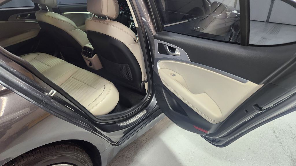 2019 Genesis G70 Image 41