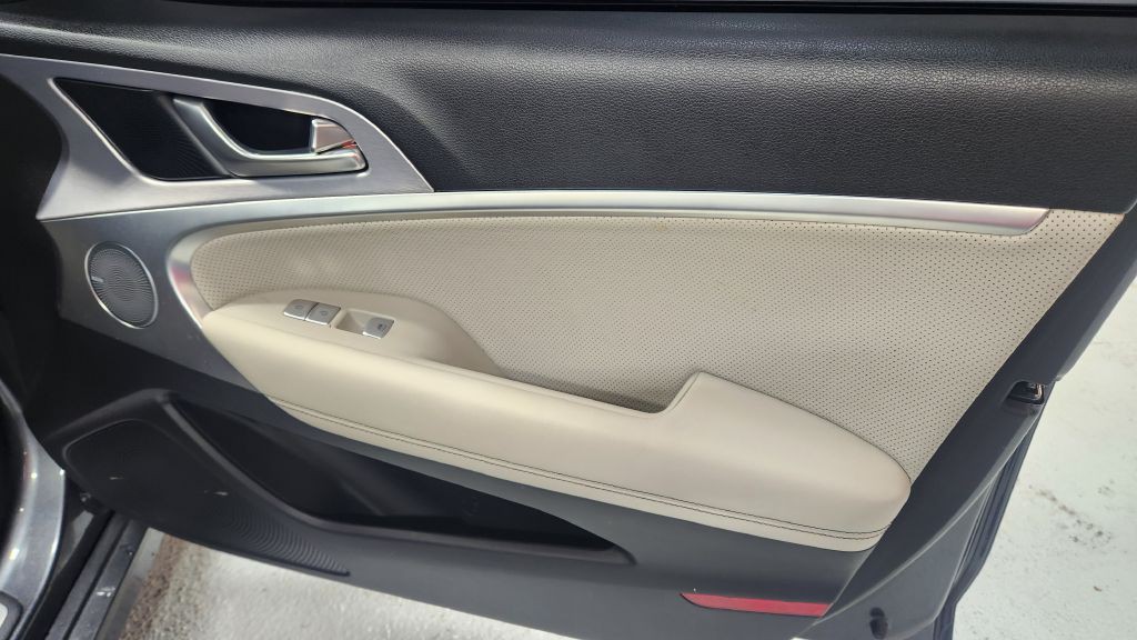 2019 Genesis G70 Image 43