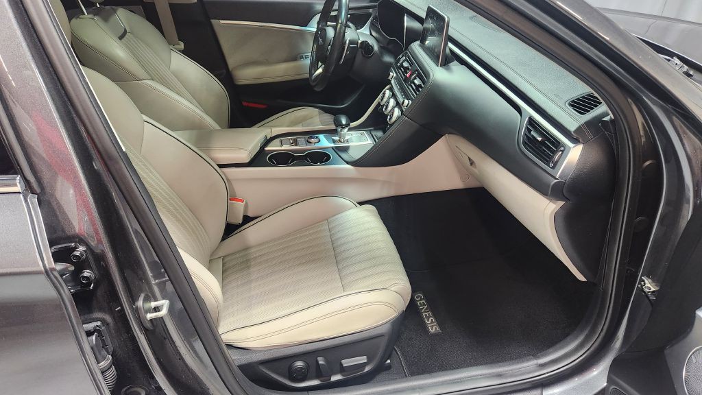 2019 Genesis G70 Image 44