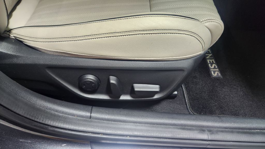 2019 Genesis G70 Image 46