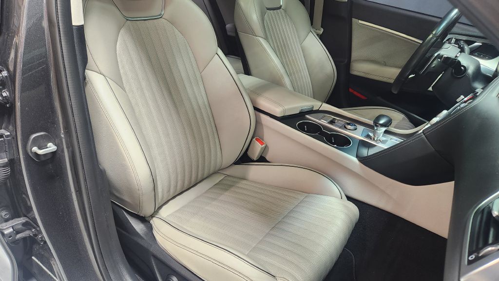 2019 Genesis G70 Image 47